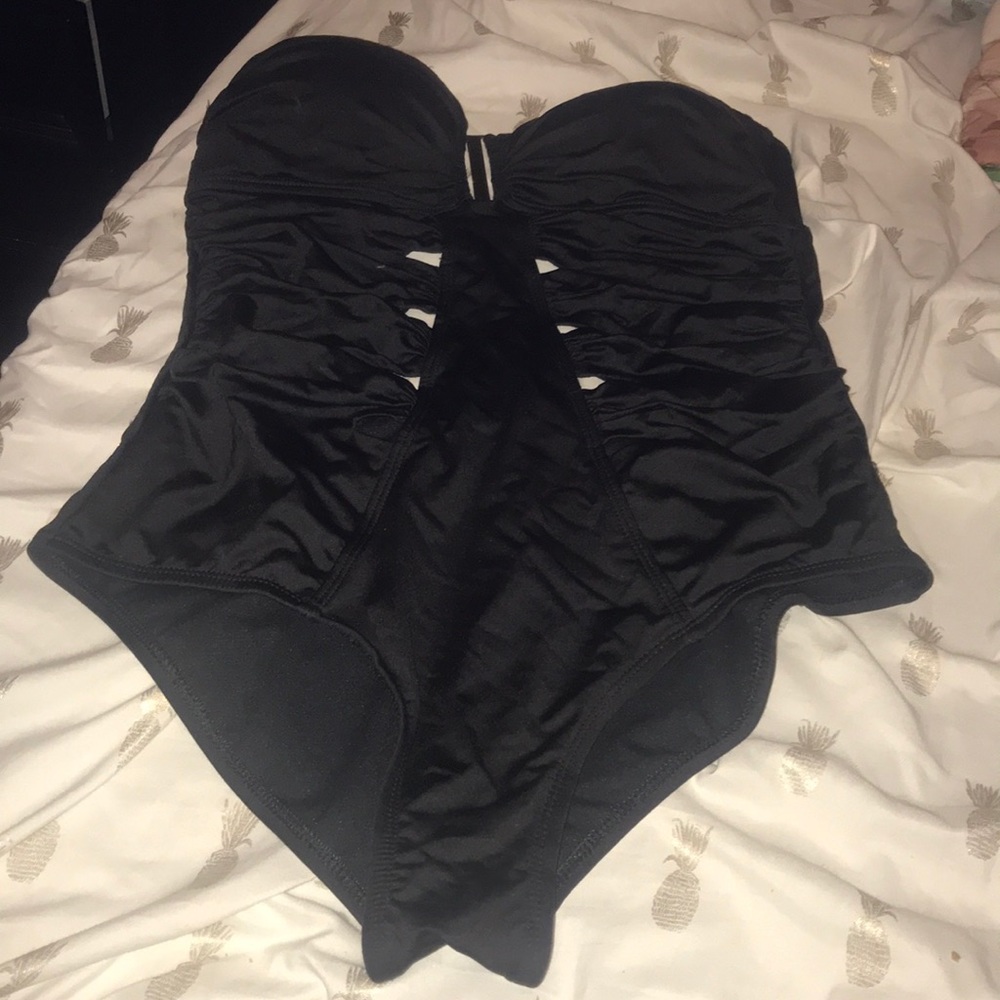 One piece swim suit